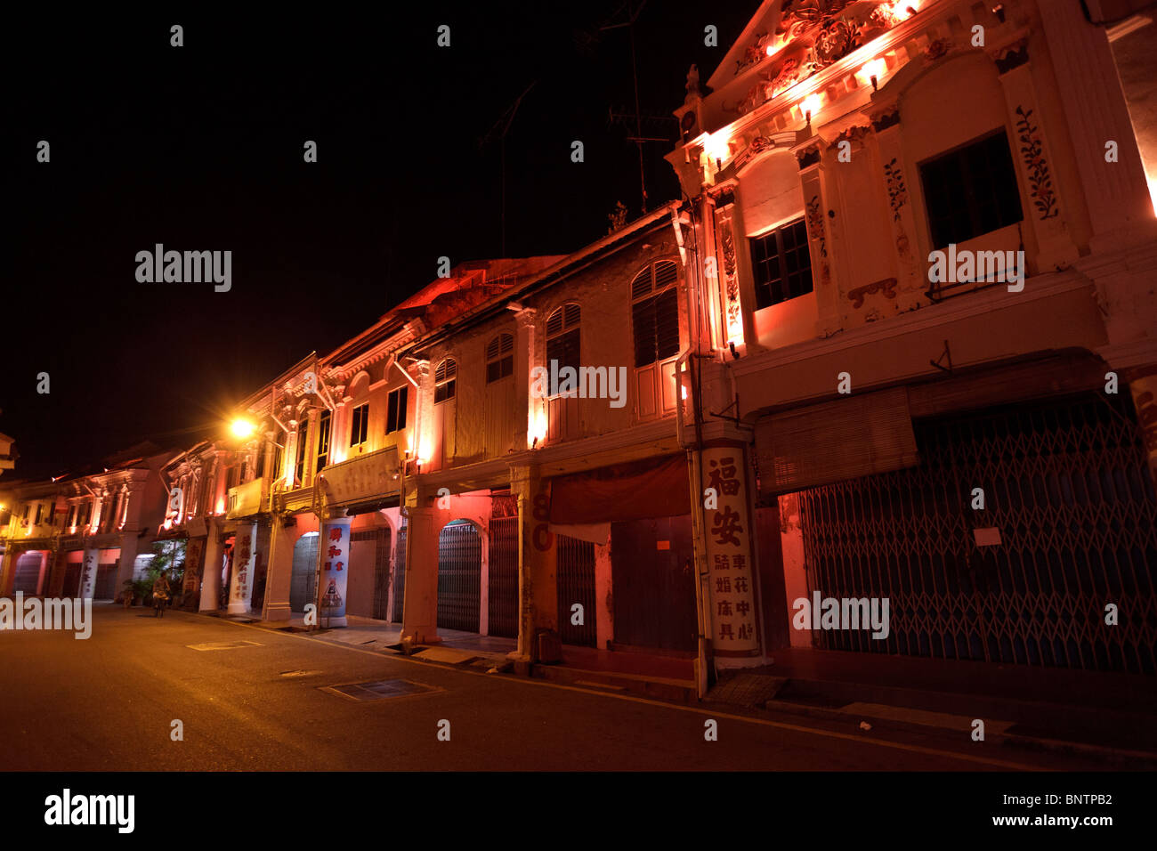 Blick auf Melacca Altstadt Straße bei Nacht, malaysia Stockfoto