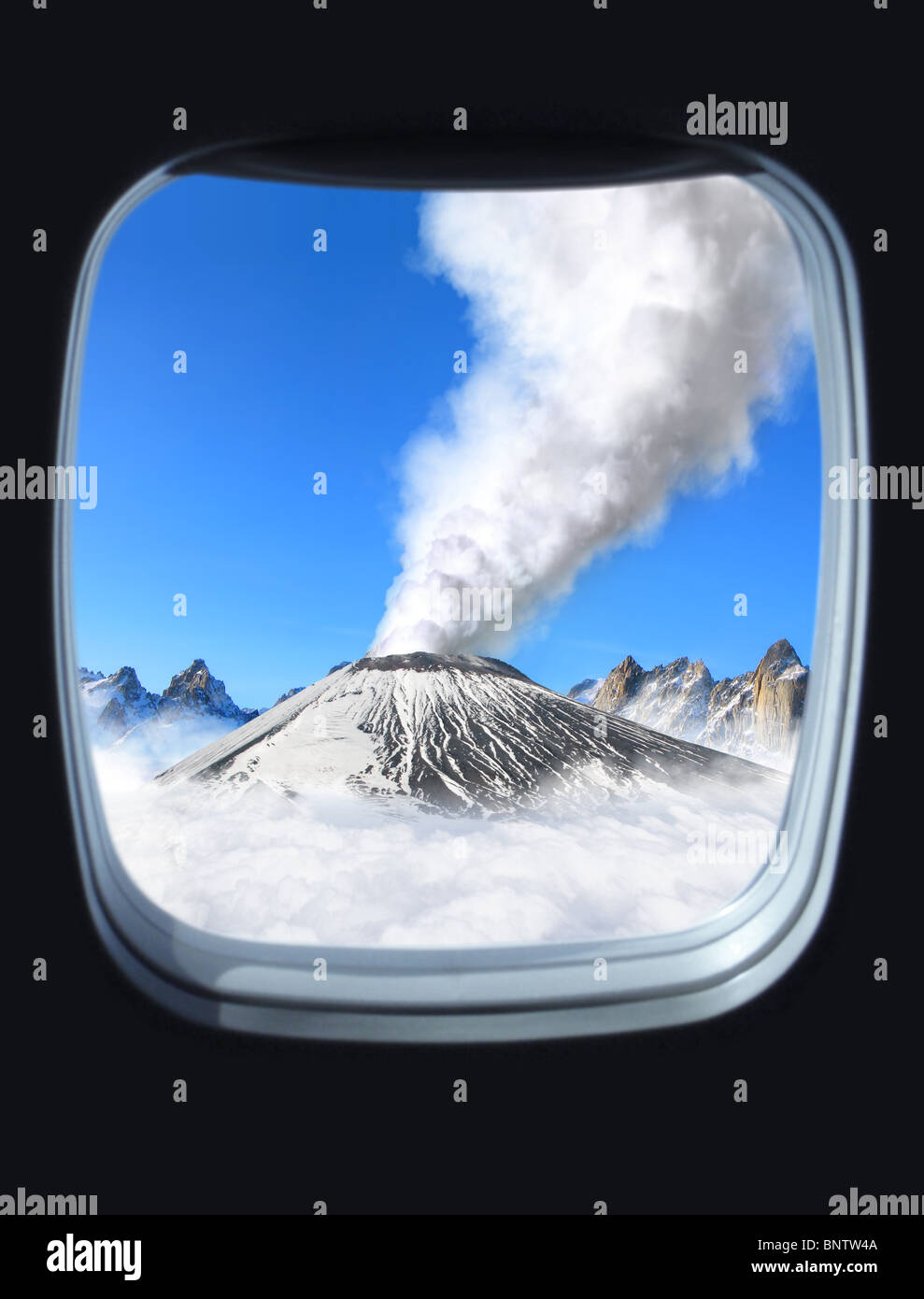 Vulkanausbruch-Blick aus dem Fenster des Flugzeugs Stockfoto