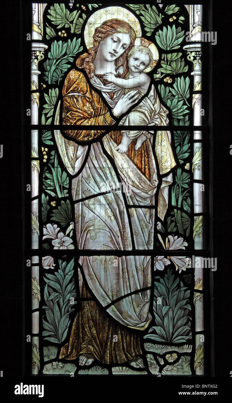 Ein Glasfenster Darstellung der Jungfrau Maria mit Jesuskind, St Margarets Kirche, Ratlinghope, Shropshire; Stockfoto