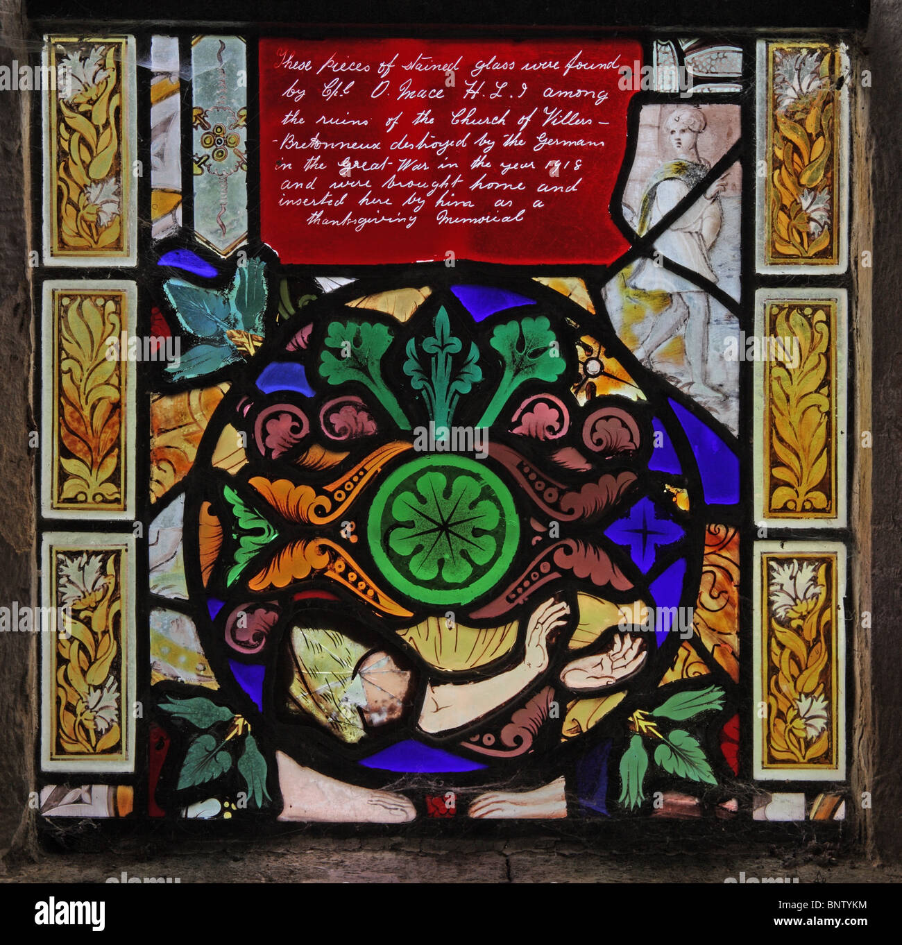 Glasmalerei aus dem 16. Jahrhundert, St Denys Church, Little Compton, Warwickshire. Diese wurde 1918 aus Villiers, Frankreich, gebracht. Siehe Stockfoto