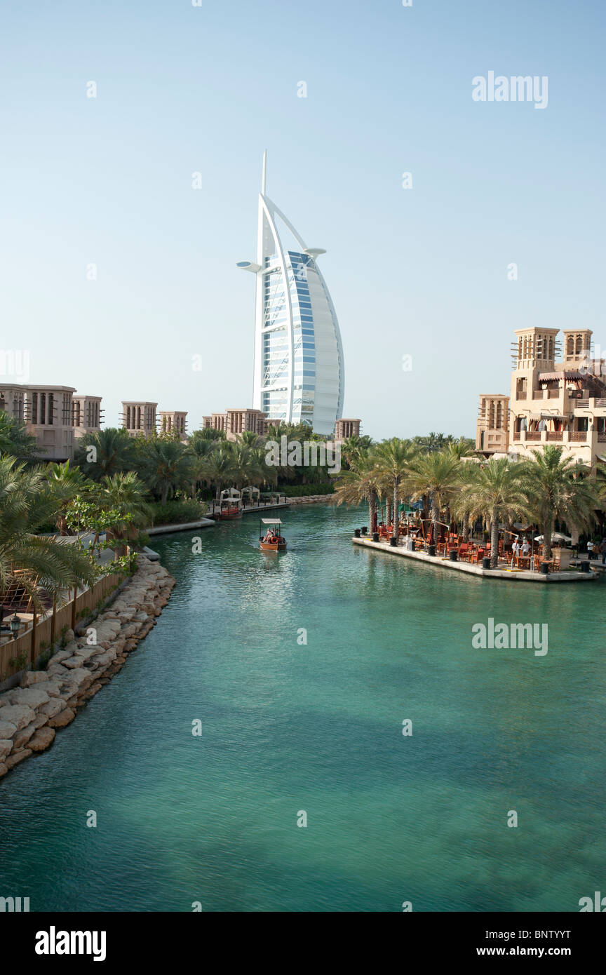 Das Burj Al Arab Hotel vom Strand in Dubai Vereinigte Arabische Emirate Stockfoto