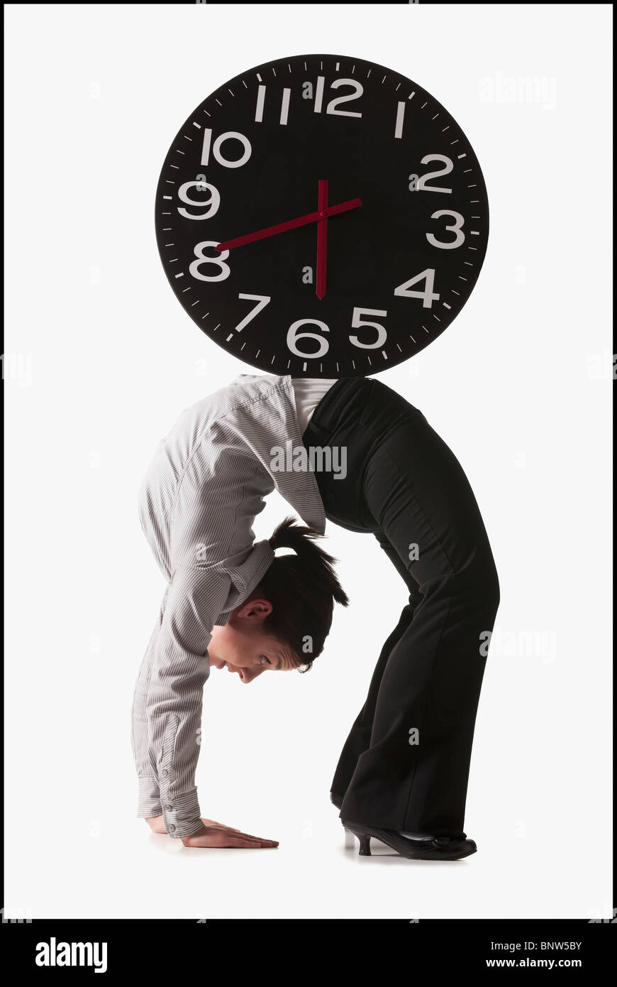 Uhr auf Geschäftsfrau bücken nach hinten Stockfoto