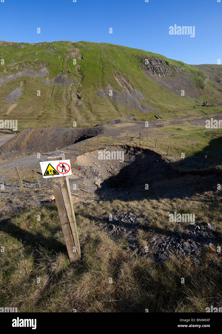 Gefährliche Welle mir Zusammenbruch am Cwmystwyth Minen Blei Ystwyth Valley Wales UK Stockfoto