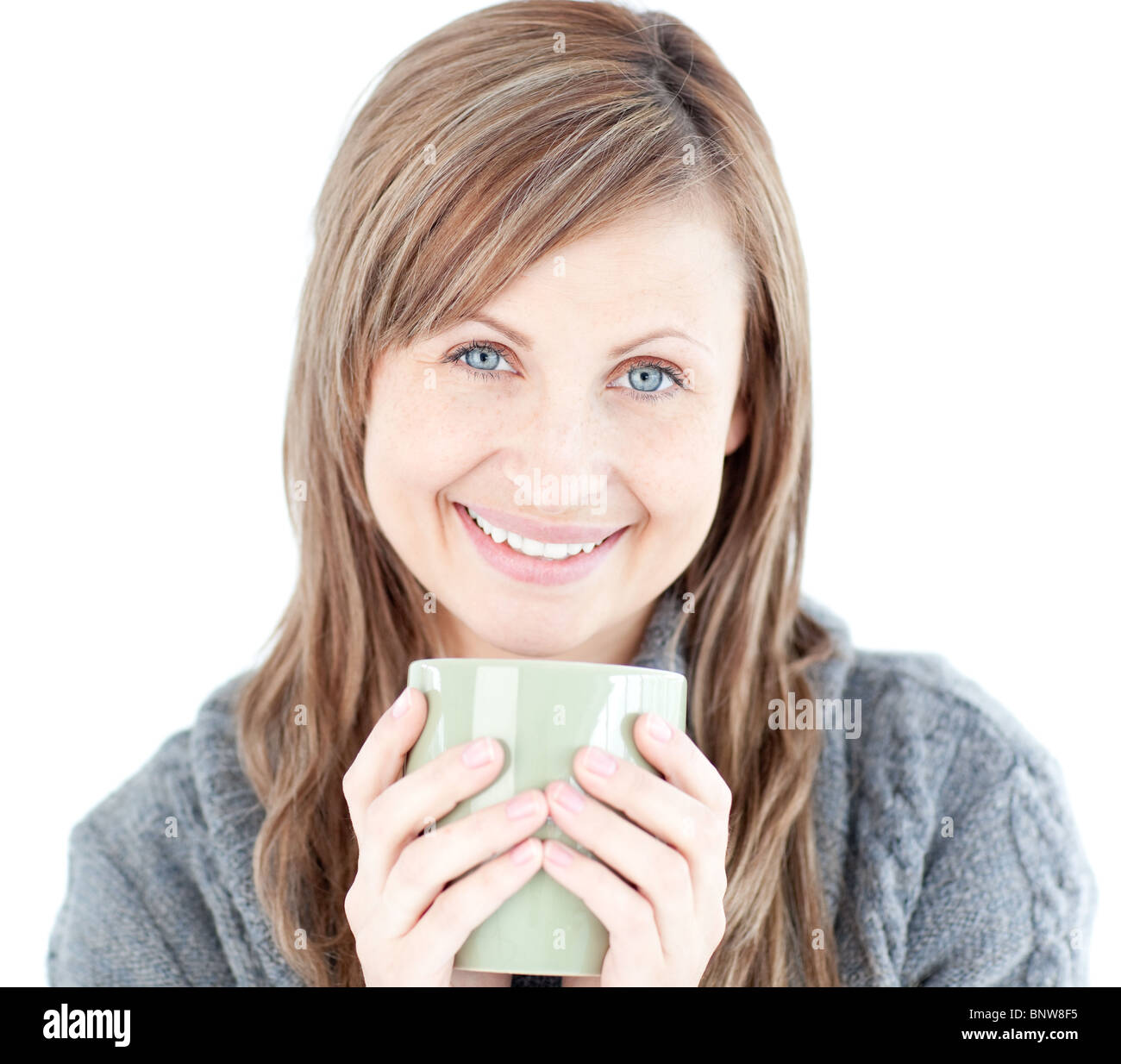 Nette Frau hält eine Tasse Kaffee Stockfoto