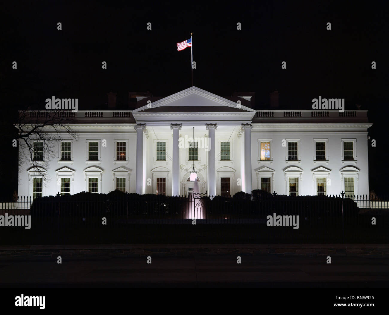 Das weiße Haus in Washington D.C. bei Nacht. Stockfoto