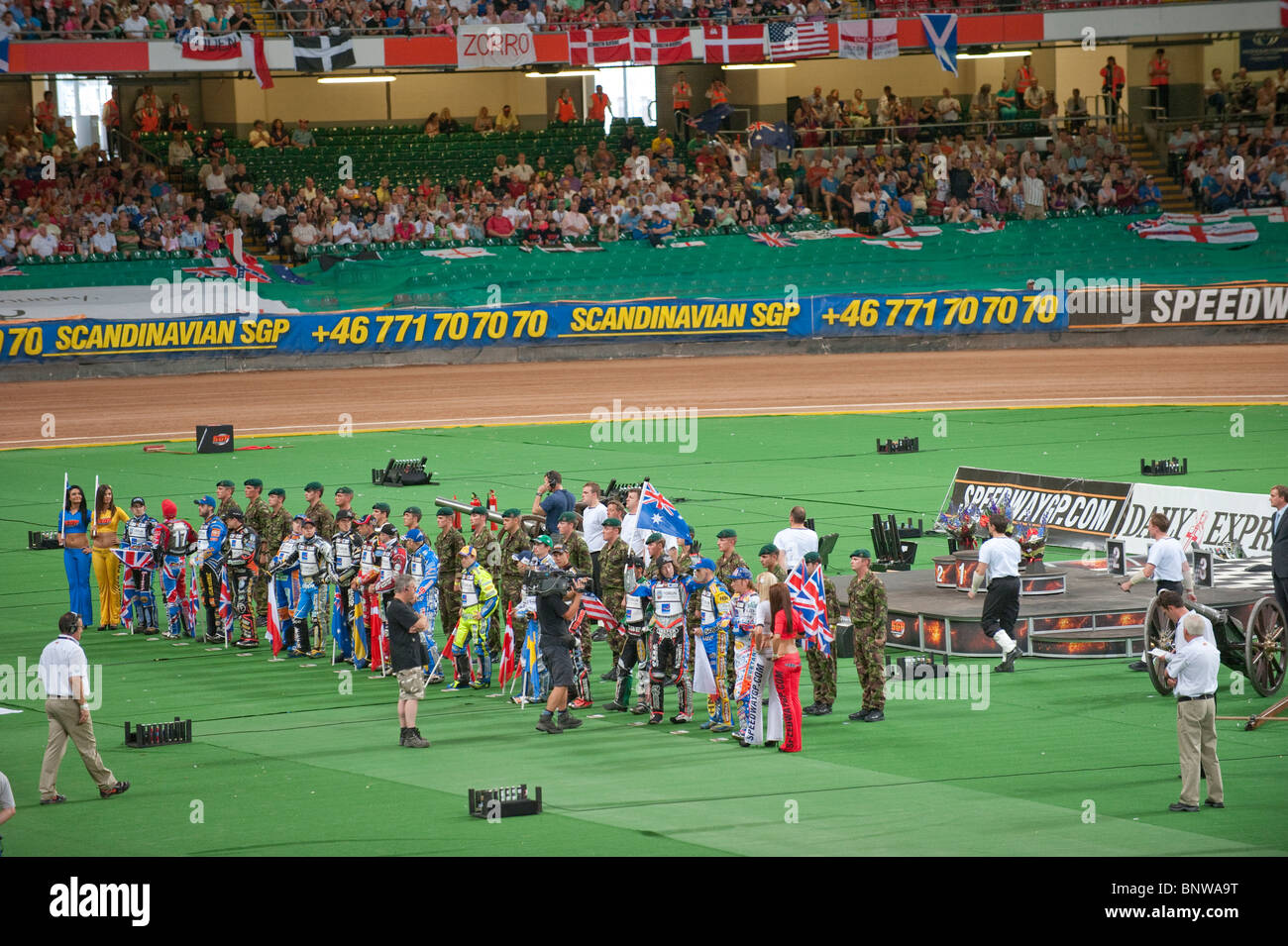 Britische Speedway Grand Prix 2010, gehalten im Millennium Stadium, Cardiff. Davy Watt begrüßt das Publikum Stockfoto