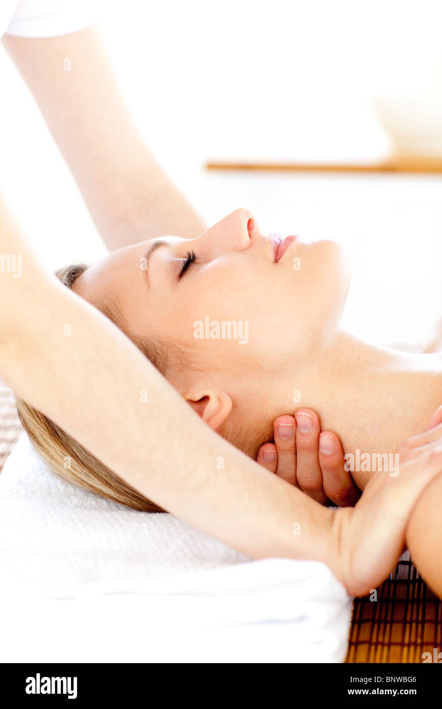 Porträt einer jungen Frau mit einer massage Stockfoto