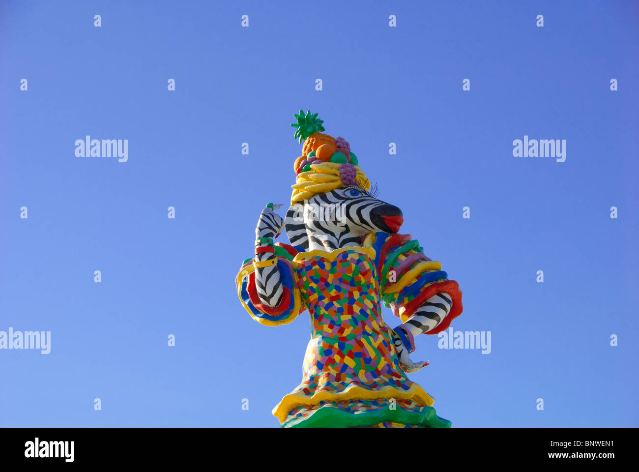 Bunte Zebra Statue auf "Lucy in Disguise mit Diamanten", ein Kostümfundus in Austin, Texas, USA Stockfoto