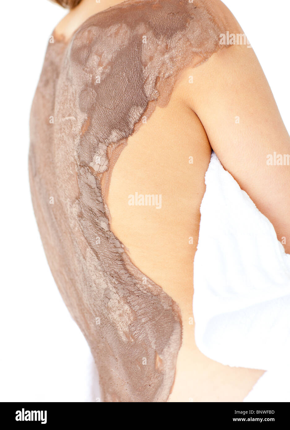 Nahaufnahme einer Frau genießen eine Schlamm-Haut-Behandlung Stockfoto
