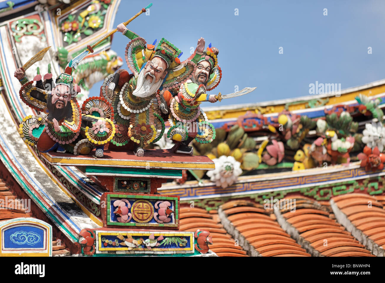 Cheng Hoon Teng Buddhismus Tempel auf dem Dach zeigt Skulptur Mythologie Wächter, Melaka, Malaysia Stockfoto