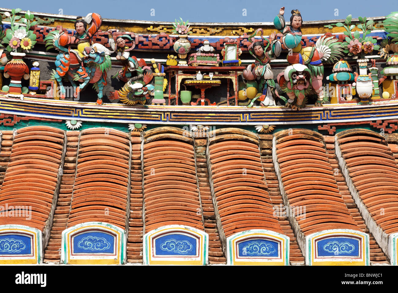 Cheng Hoon Teng Buddhismus Tempel auf dem Dach zeigt Skulptur Mythologie Wächter, Melaka, Malaysia Stockfoto