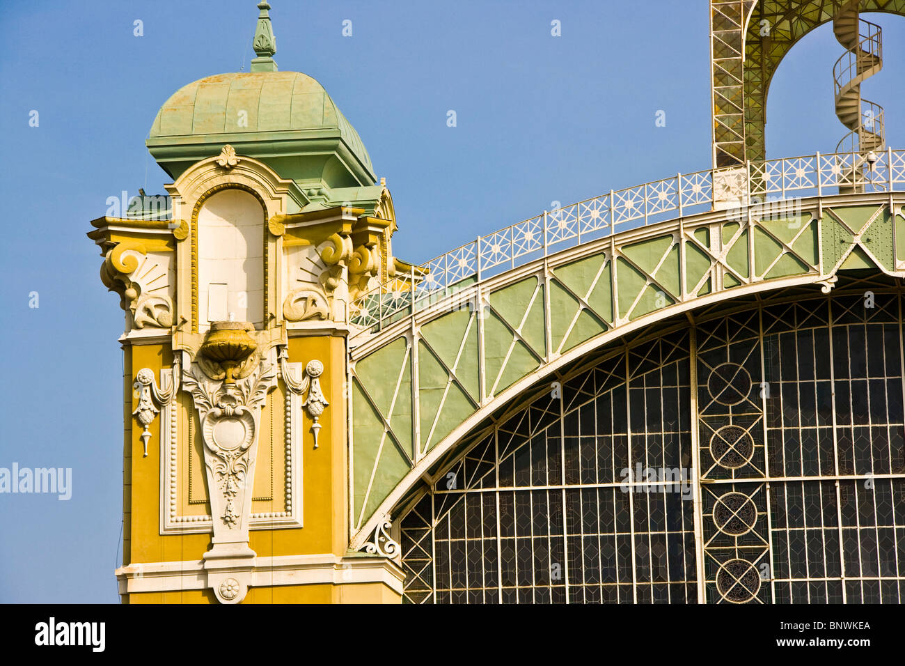 Reich verzierten schmiedeeisernen Jugendstil Messegelände Vystaviste Zentrum in Prag in der Tschechischen Republik Osteuropa Stockfoto