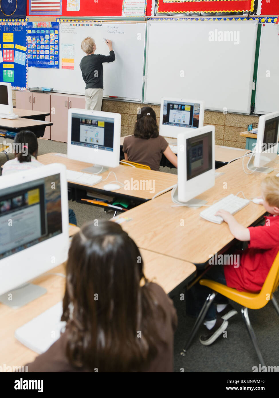 Schüler im Computerraum in der Schule Stockfoto