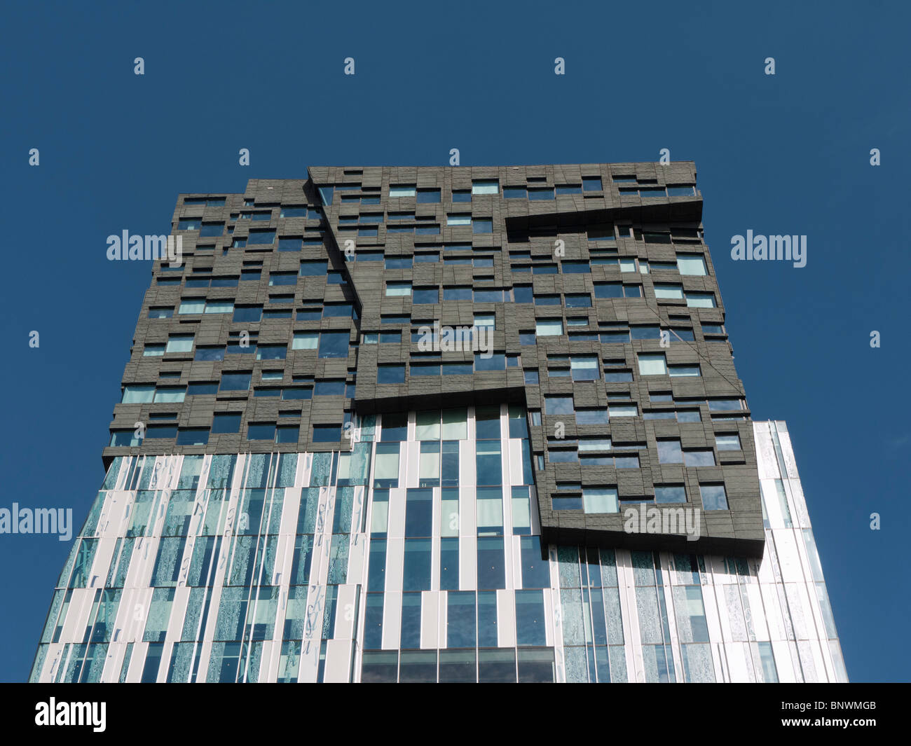 Neuen Büroturm am neuen Immobilienentwicklung Architekten Erick van Egeraat genannt Mahler4 in Amsterdam Süd Niederlande Stockfoto