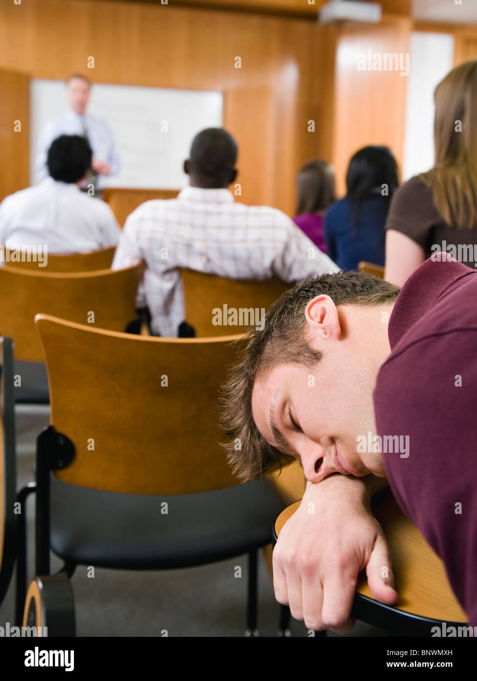 College-Student im Hörsaal schlafen Stockfoto