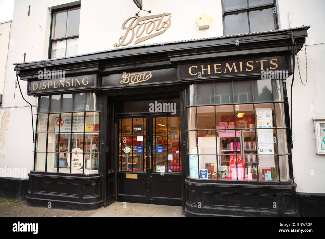 Eine traditionelle altmodischen Stil Apotheke in Midhurst, Sussex, GU29. Stockfoto