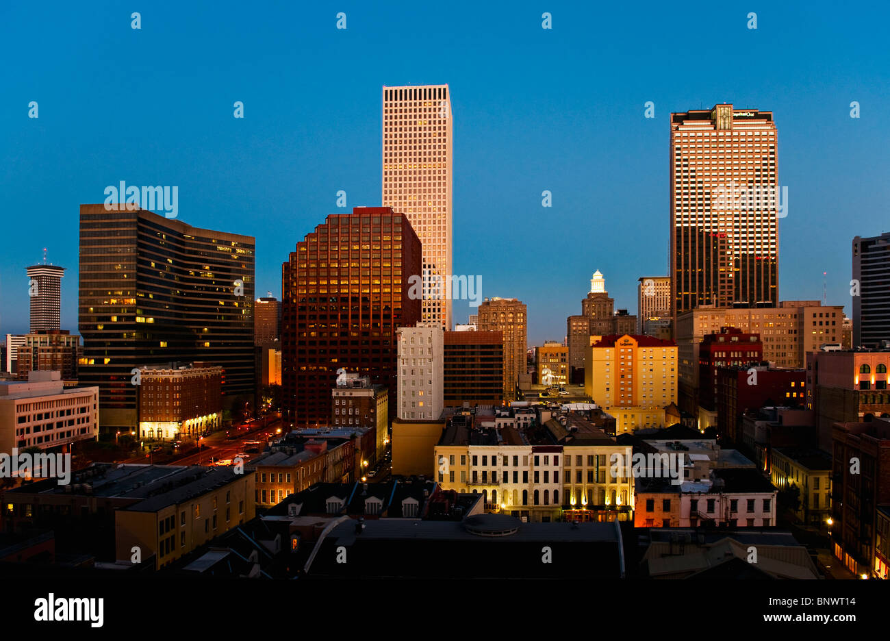 New Orleans-Skyline bei Nacht Stockfoto