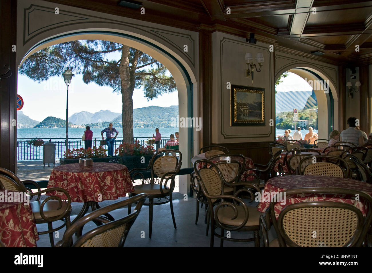 Blick vom Caffe Centrale blickt auf Comer See in Menaggio Stockfoto