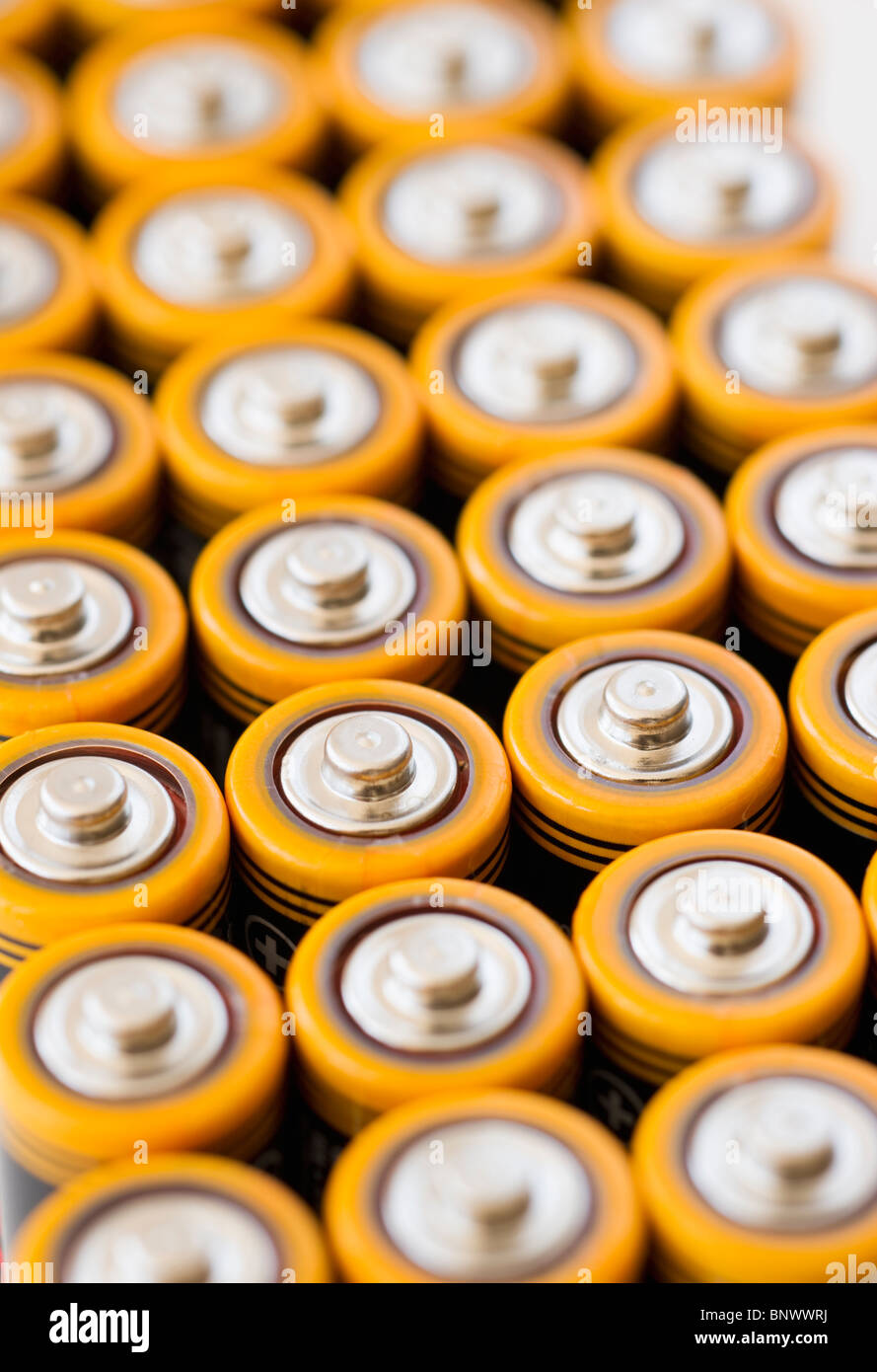 Reihen von AA-Batterien Stockfoto