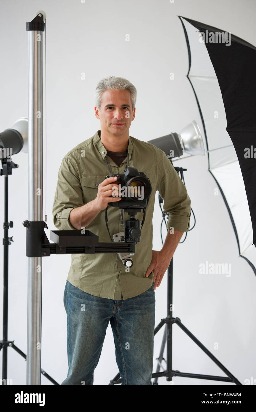 Professioneller Fotograf in seinem Atelier Stockfoto