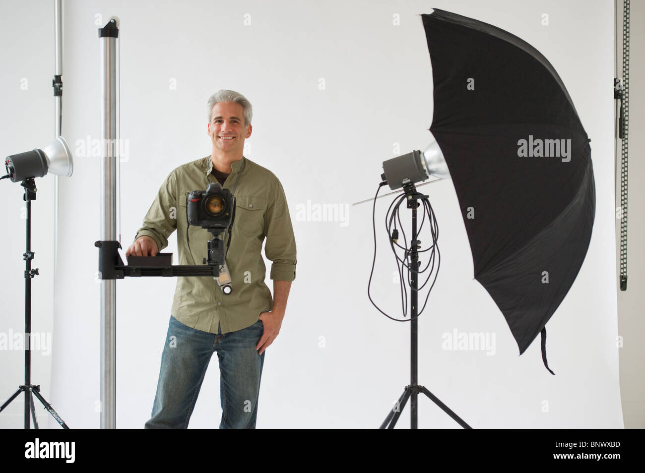 Professioneller Fotograf in seinem Atelier Stockfoto