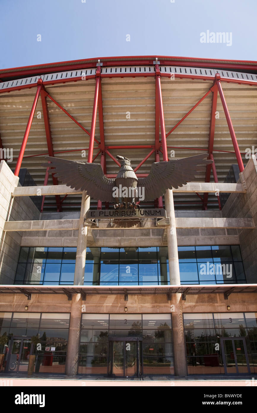 Das Adler-Wappen bei Benfica-FC Estadio da Luz (Stadion des Lichts) in Lissabon, Portugal. Stockfoto