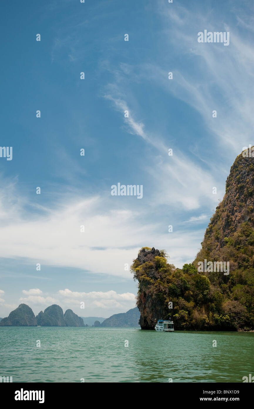 Ungewöhnliche Kalkstein oder Karst, Inseln in der Bucht von Phang Nga, Thailand Stockfoto