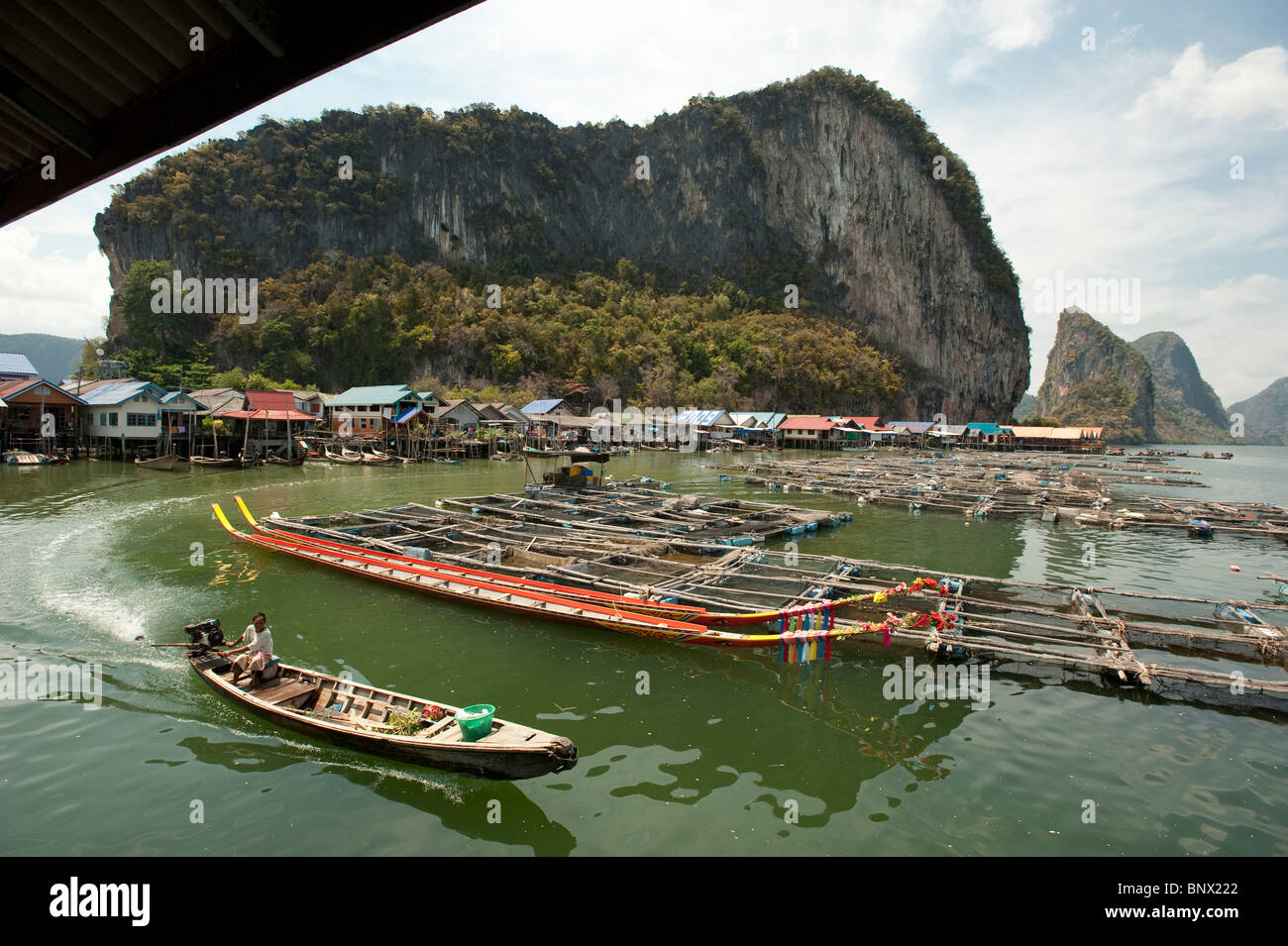 Meer Zigeuner Dorf bei Koh Panyee, Bucht von Phang Nga, Thailand, Asien Stockfoto