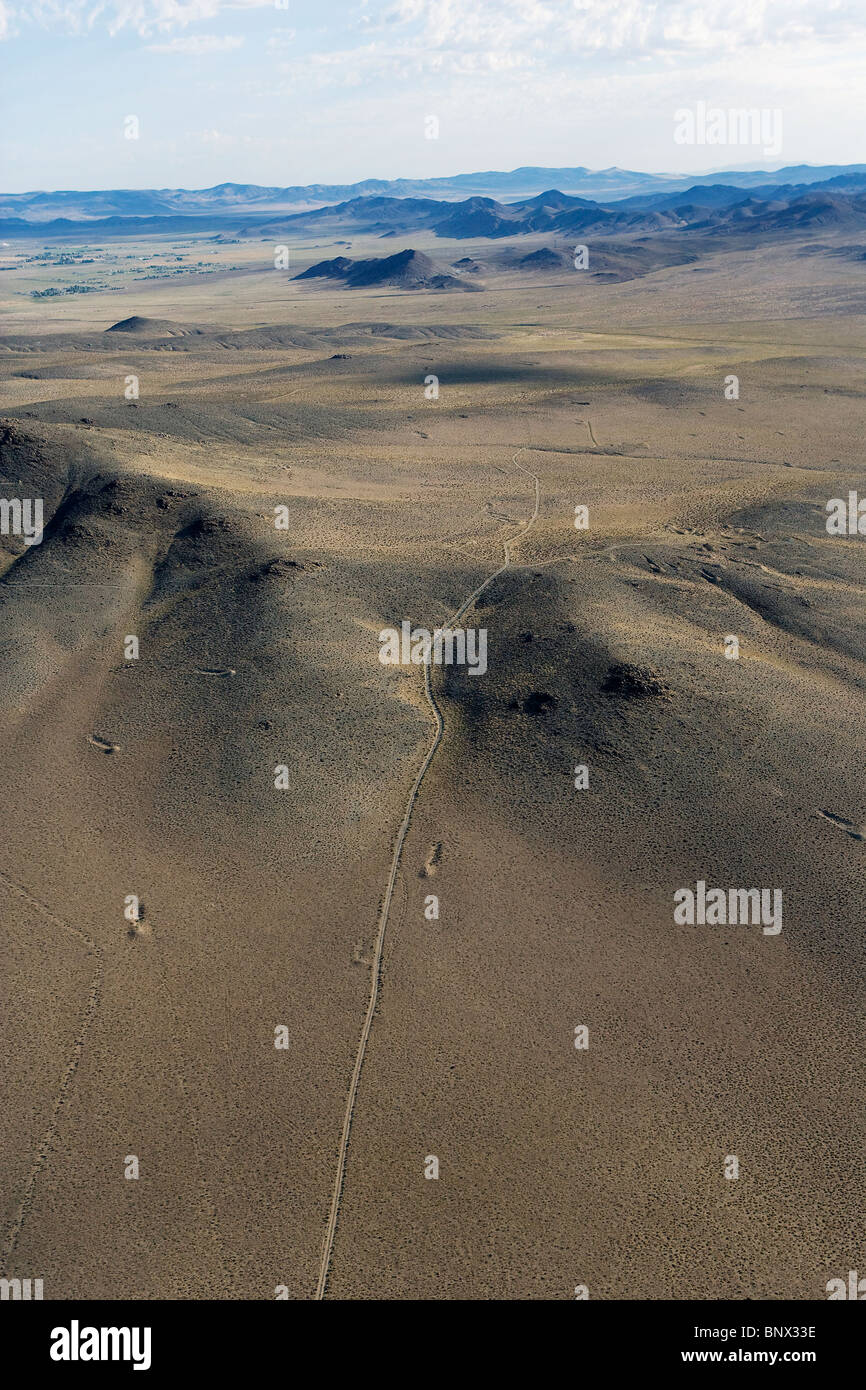 Luftaufnahme desolate Straße durch die Wüste Nevada Stockfoto