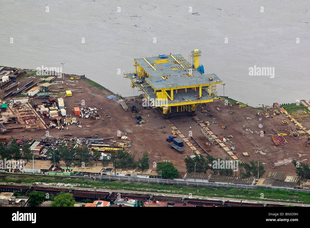 Luftaufnahme über Offshore-Öl-Bühnenkonstruktion Golf von Mexiko Stockfoto