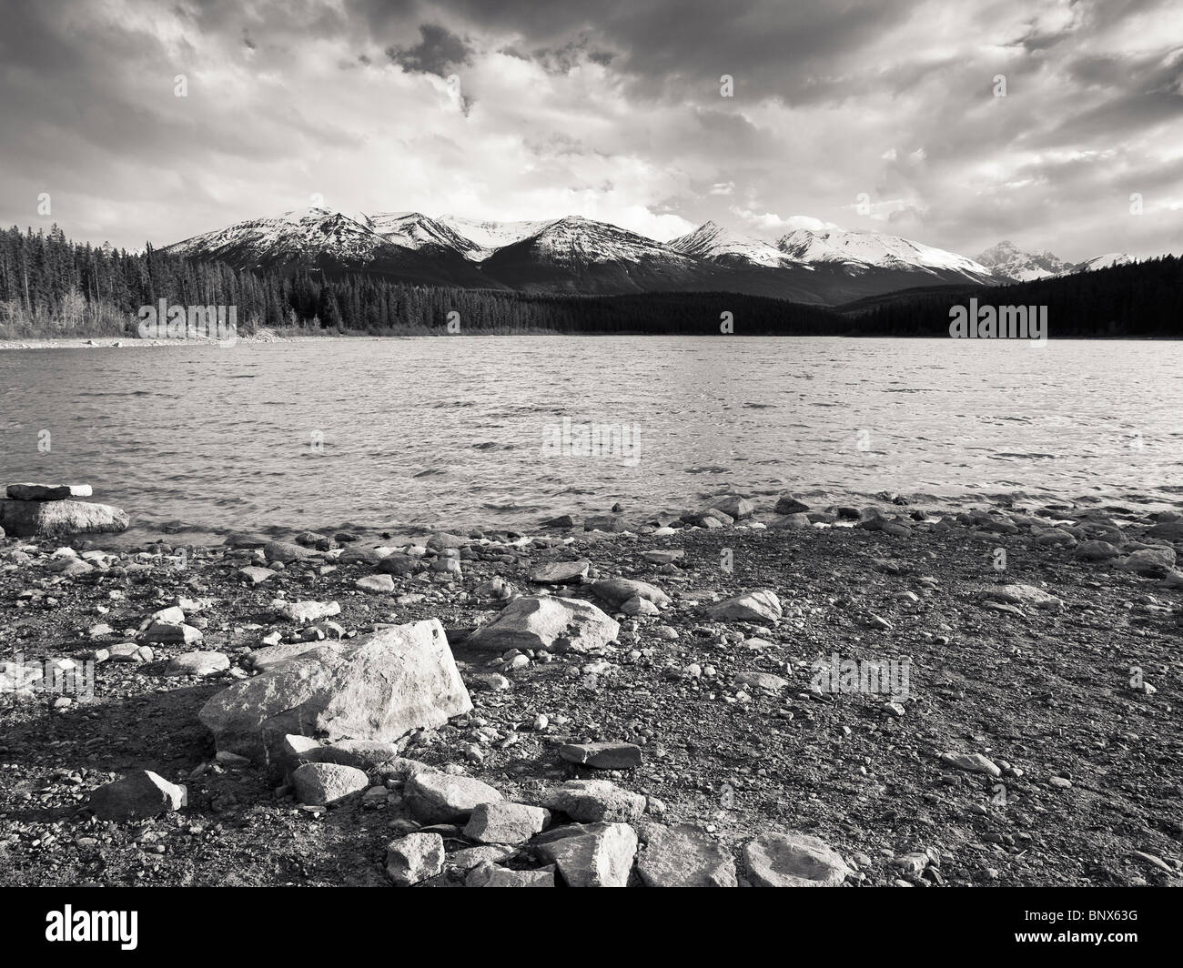 Patricia-See mit Blick auf den indischen Ridge Jasper Nationalpark Alberta Kanada Stockfoto