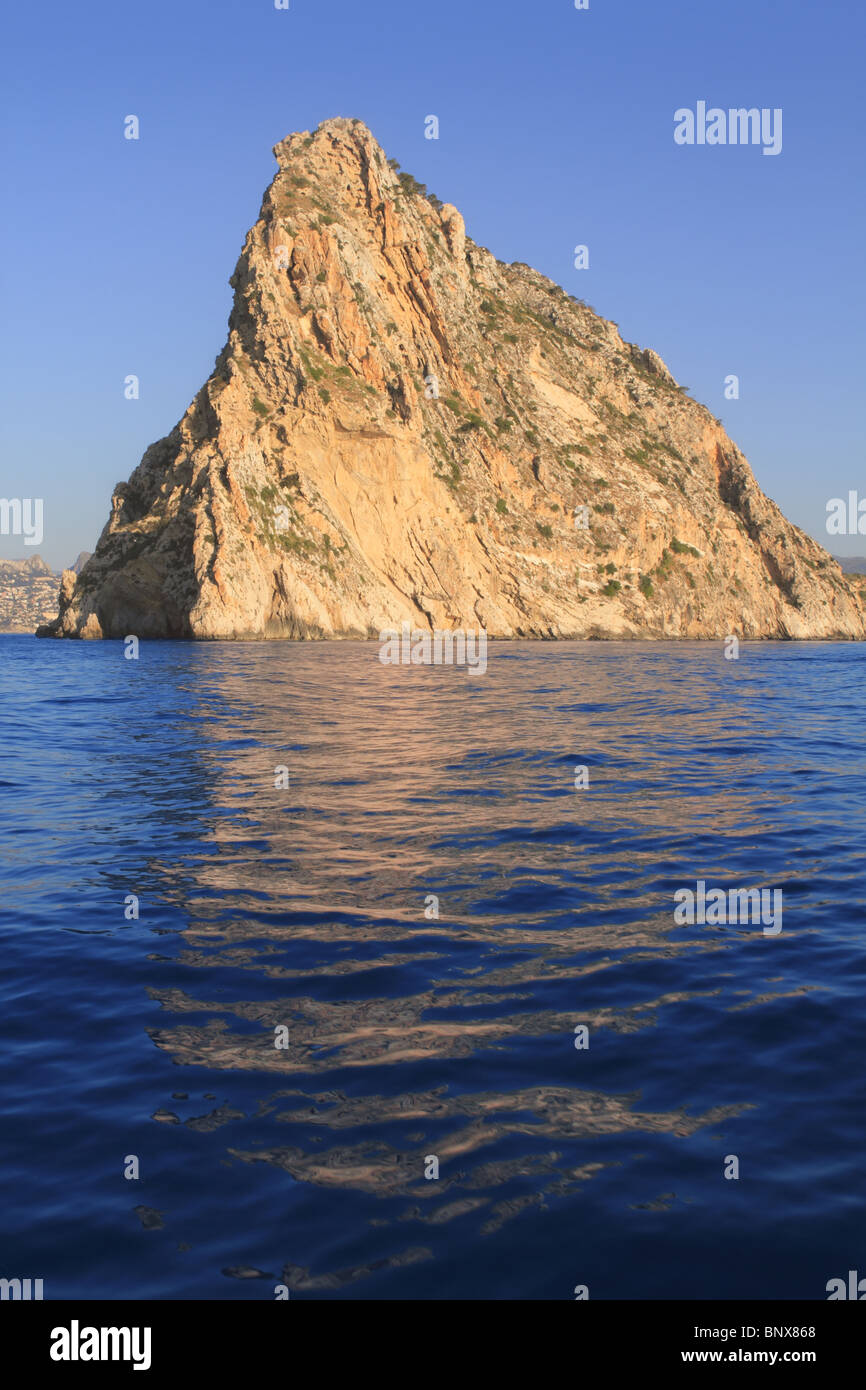 Berg der Ifach Penon in Calpe vom blauen Meer in der Provinz Alicante Spanien Stockfoto