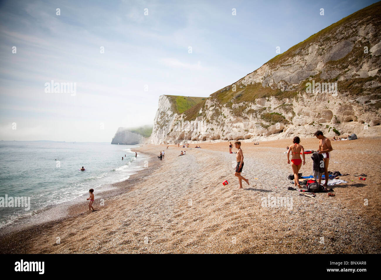 Kreidefelsen Sie (Swyre Kopf und Bat Kopf) oberhalb des Strandes bei Durdle Door, Dorset, England Stockfoto