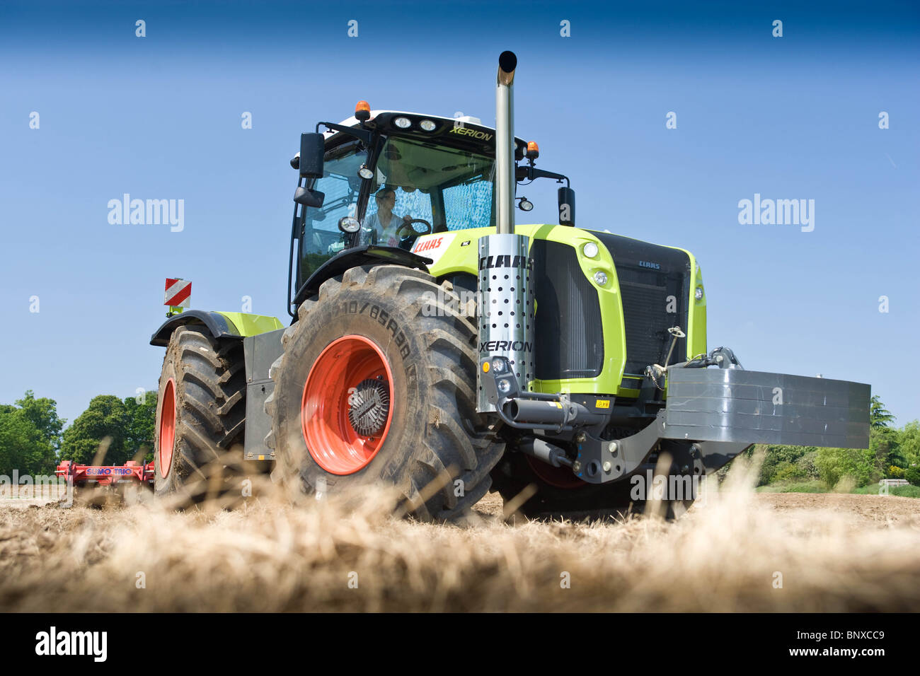 Großen Claas Traktor arbeiten Stockfoto