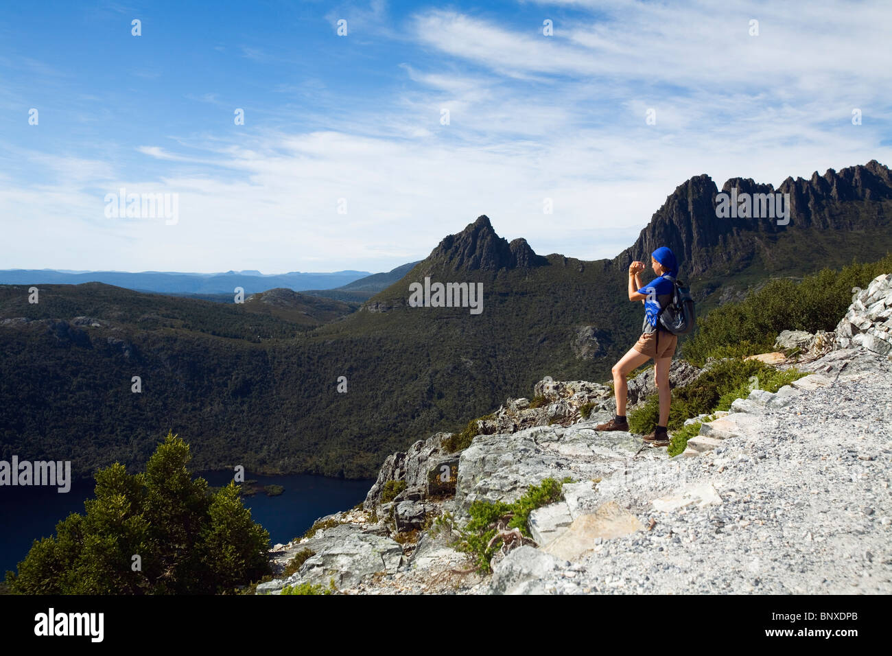 Blick über Cradle Valley von Marions Lookout Wanderer. Cradle Mountain-Lake St Clair National Park, Tasmanien, Australien Stockfoto