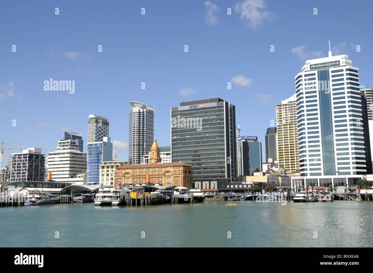 Skyline vom Wasser In Auckland Neuseeland Stockfoto