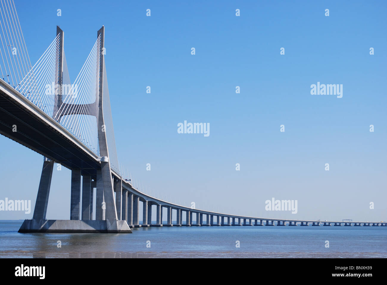 Vasco da Gama Bridge in Lissabon, Portugal Stockfoto