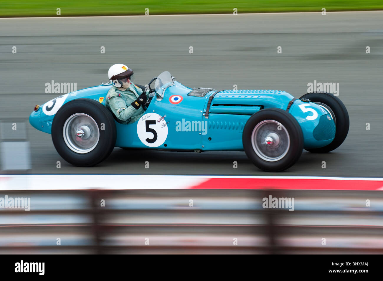 Talbot Lago T26-Rennwagen auf der 2010 Silverstone Classic im Vereinigten Königreich Stockfoto