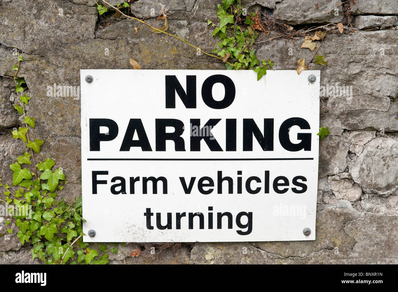 Kein Parkplatz Agrarfahrzeuge Zeichen drehen Stockfoto