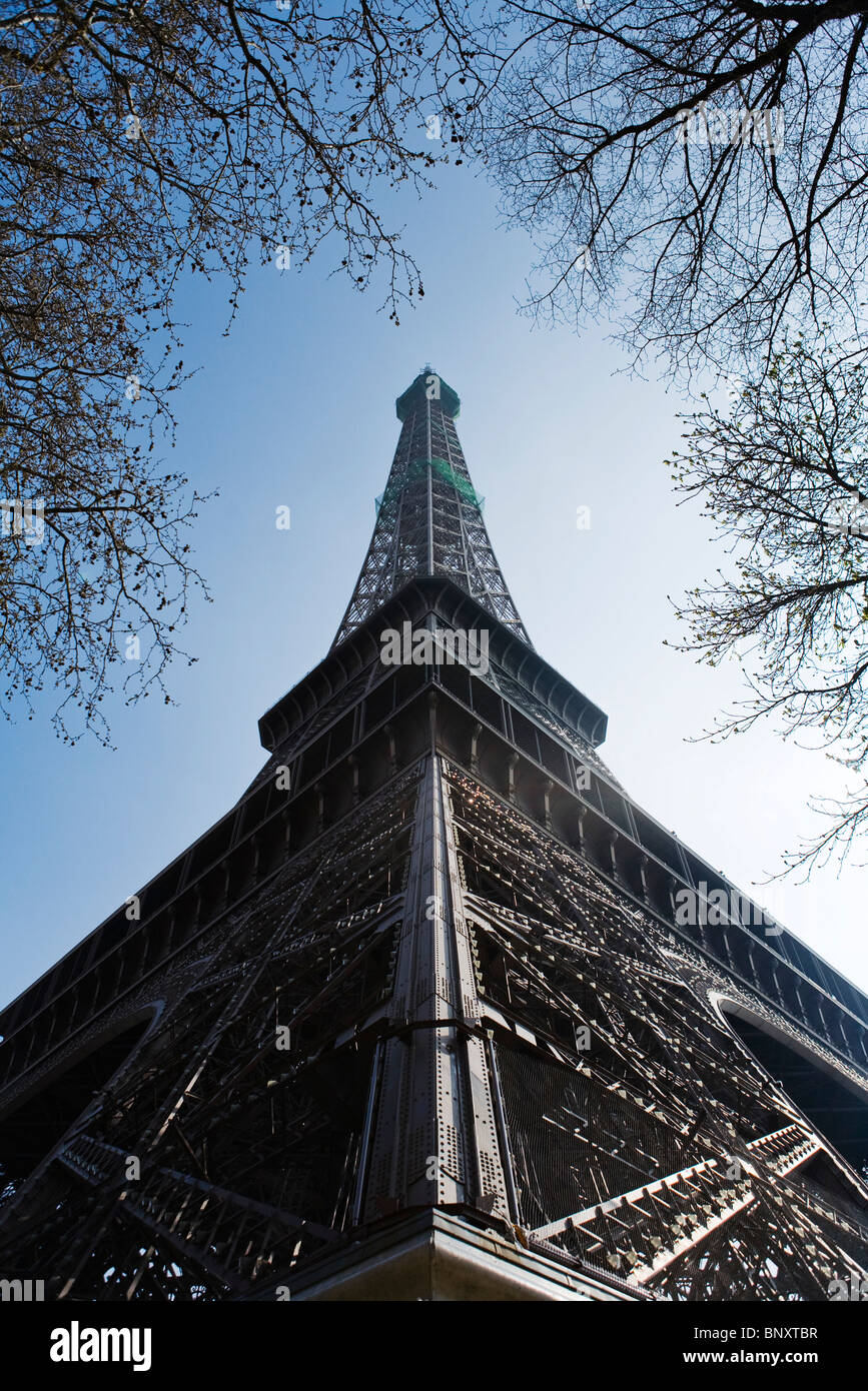 Eiffelturm, Paris, France, niedrigen Winkel Ansicht Stockfoto