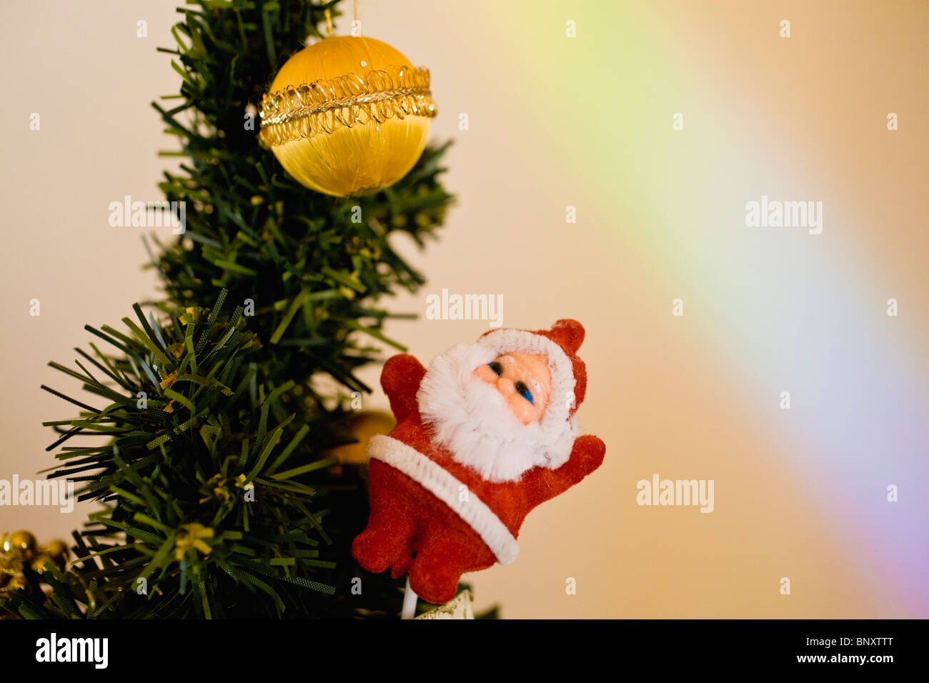 Ornamente auf Weihnachtsbaum Stockfoto