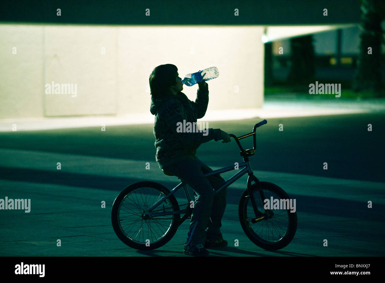 Produktbild von Podium Chill Fahrrad-Wasserflasche 720ml - Leichte Isolierflasche Für Radfahrer