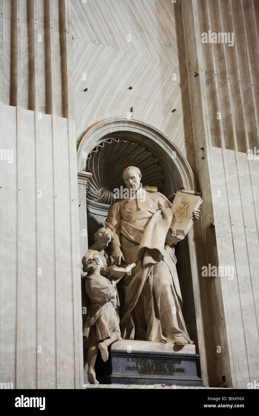 Statue des Heiligen Joseph Calasanctius, Petersdom, Rom, Italien Stockfoto