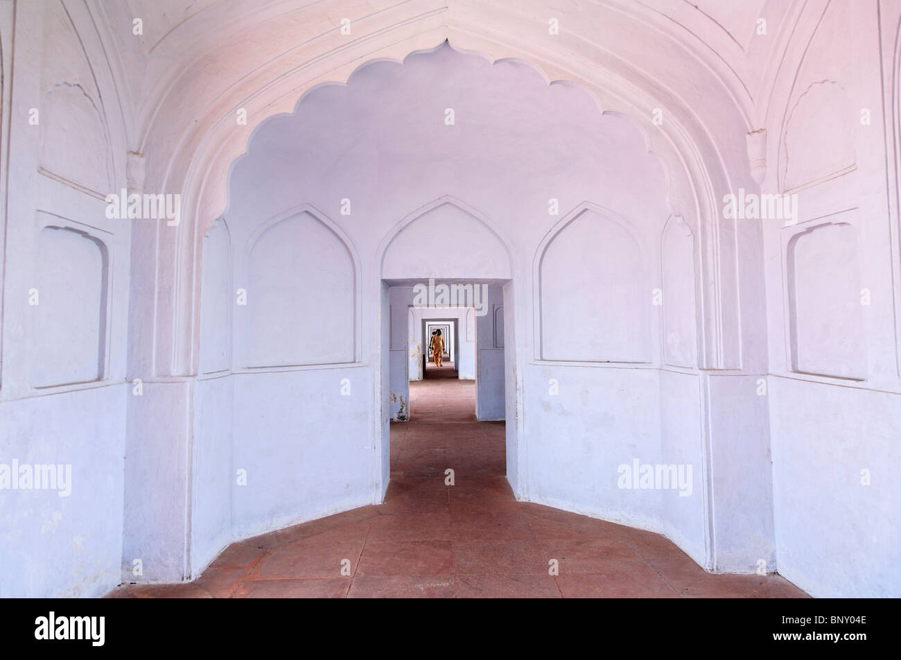 Pakistan - Punjab - Lahore - Korridor an der Badshahi-Moschee Stockfoto