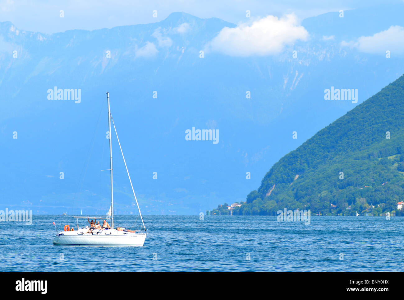 Segelyacht am Lac Leman Leman See in der Schweiz Stockfoto