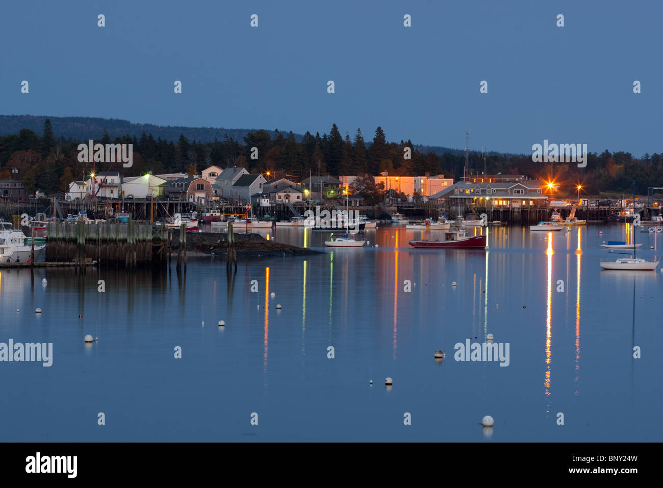 Einbruch der Dunkelheit im Südwesten Harbor, Mount Desert Island, Maine, USA Stockfoto