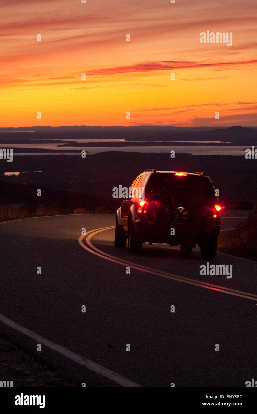 Weg nach unten Cadillac Mountain in der Abenddämmerung, Acadia National Park, Maine, USA Stockfoto