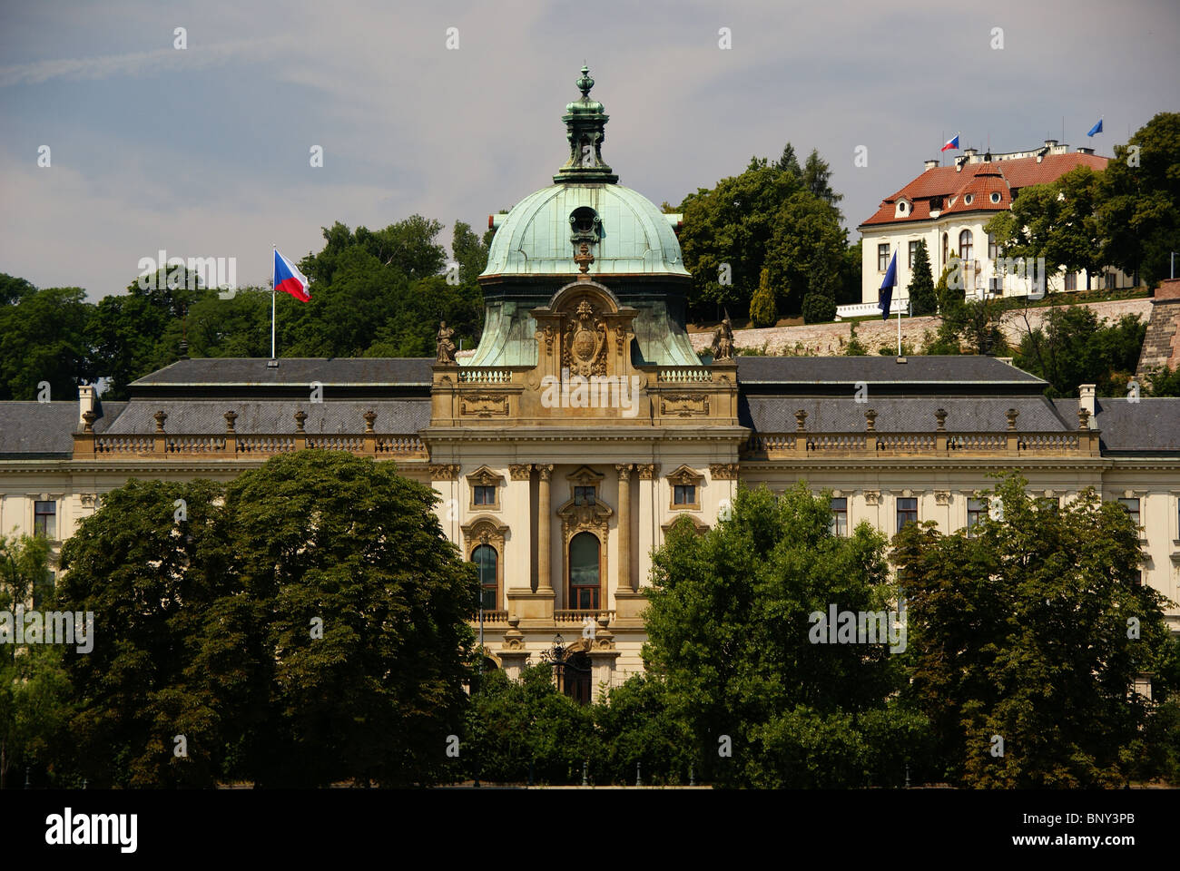 Budova Strakovy Akademie - Sídlo Vlády České Republiky, Praha Gebäude Straka Academy - Sitz der Regierung der Tschechischen Repub- Stockfoto