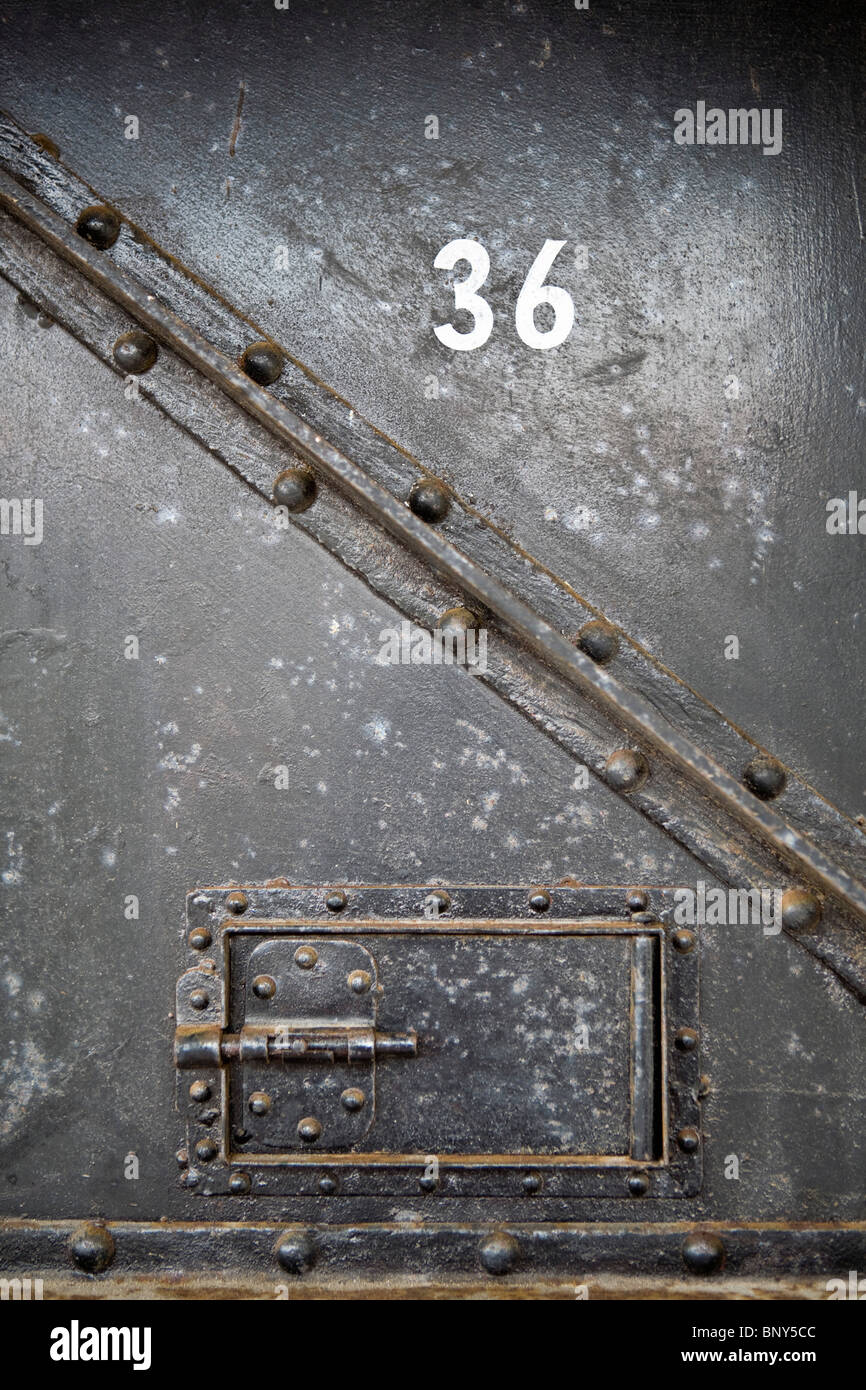 Tür ein "Tiger-Käfig", verwendet, um Folter Gefangenen im Gefängnis Con Son Island, Vietnam Stockfoto