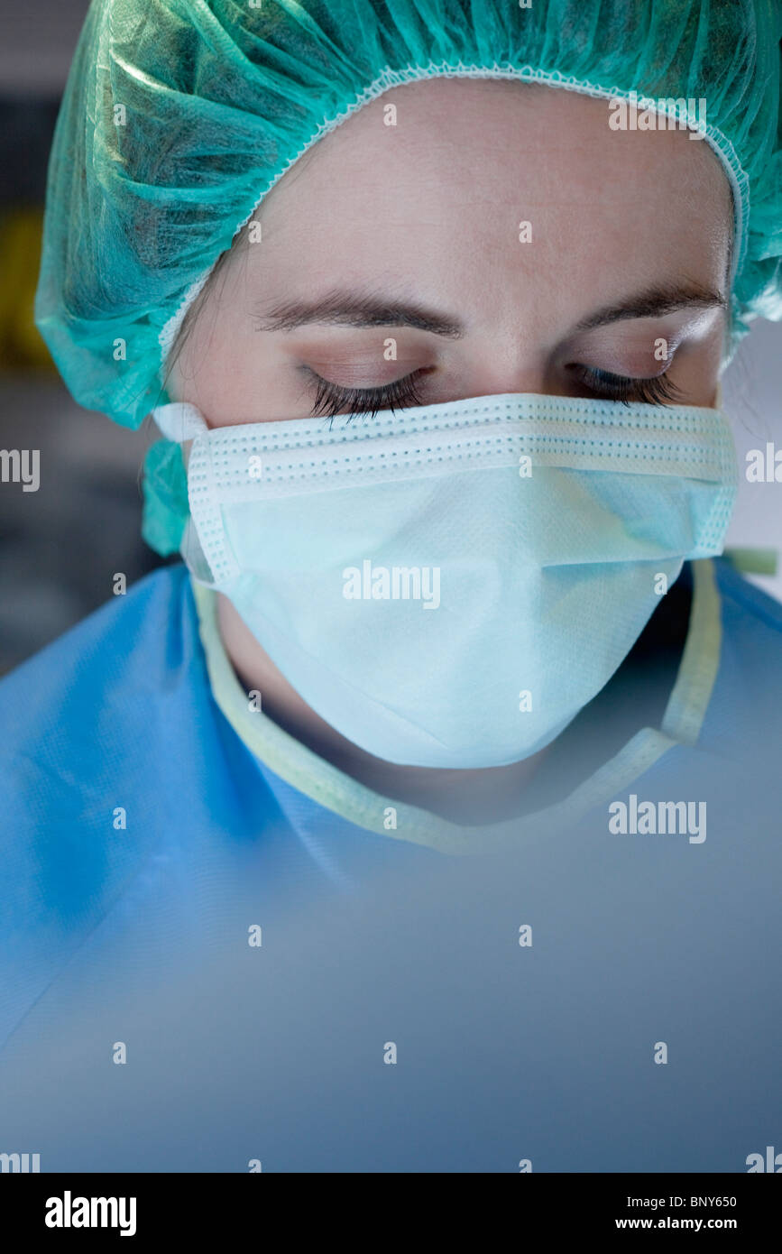 Chirurgen, die Konzentration auf Betrieb Stockfoto